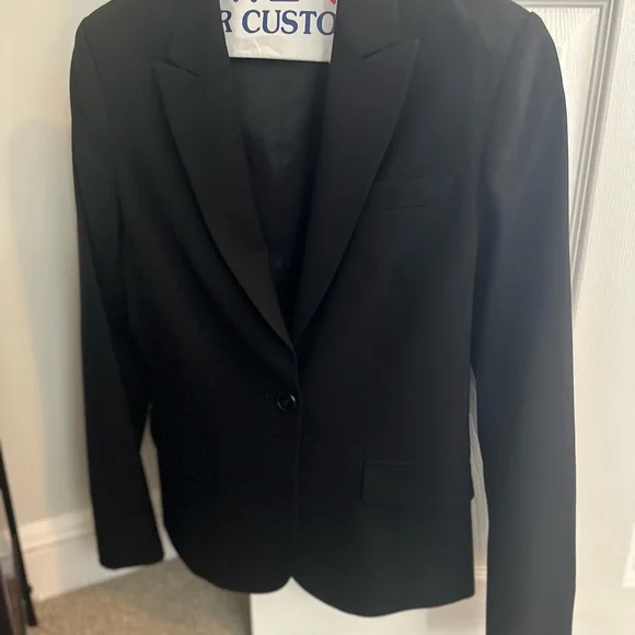 REVOLVE X THEORY Etiennette Blazer Size: 4, like new condition, in Black - Picture 11 of 11